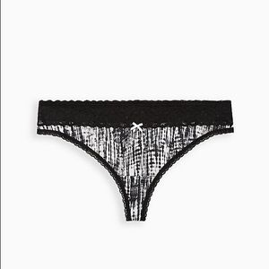 TORRID WIDE LACE TRIM THONG PANTY - COTTON TIE-DYE BLACK & WHITE